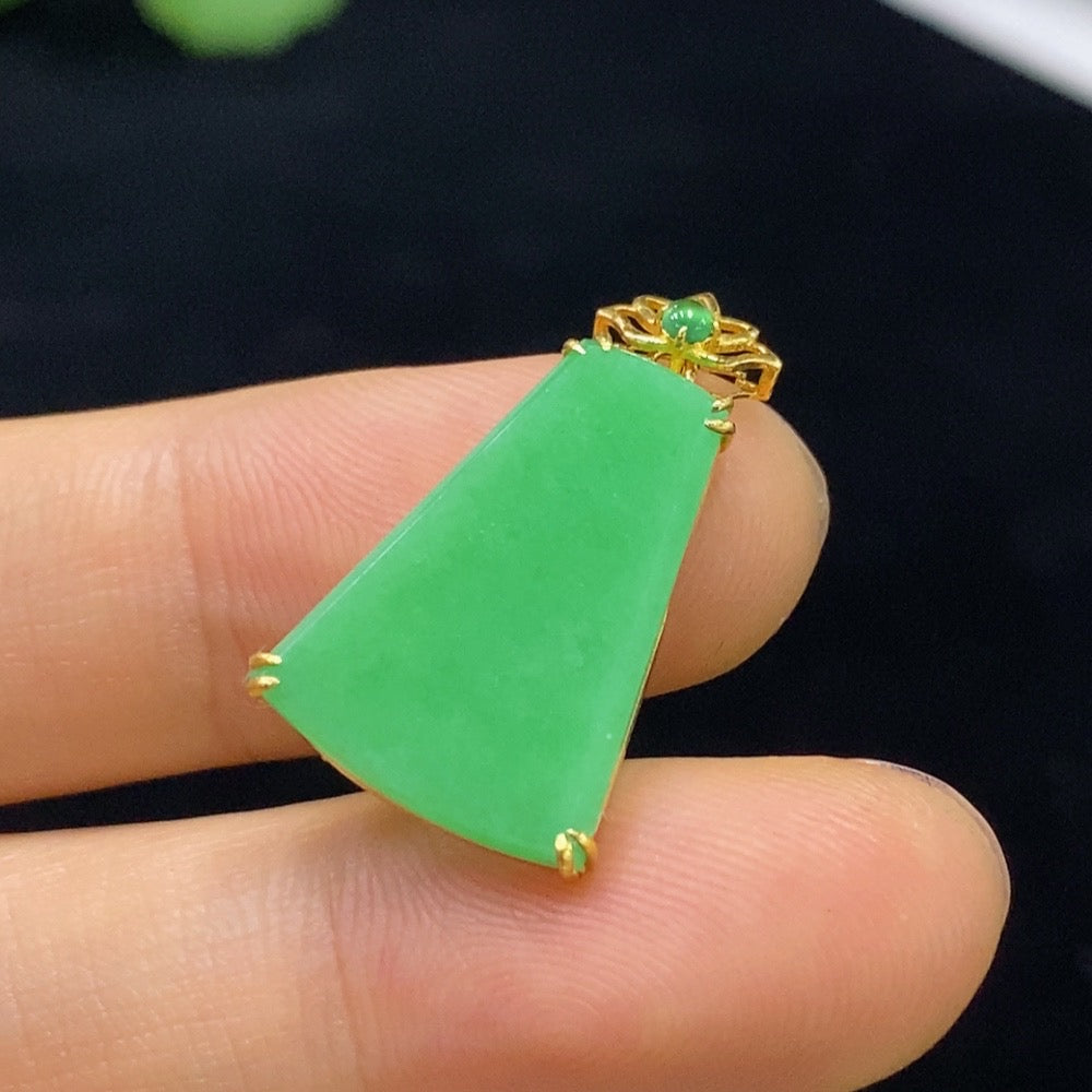 Jadeite plain pendant with 18k gold setting, lightweight 1.4g, featuring smooth jadeite stone in elegant jewelry design.