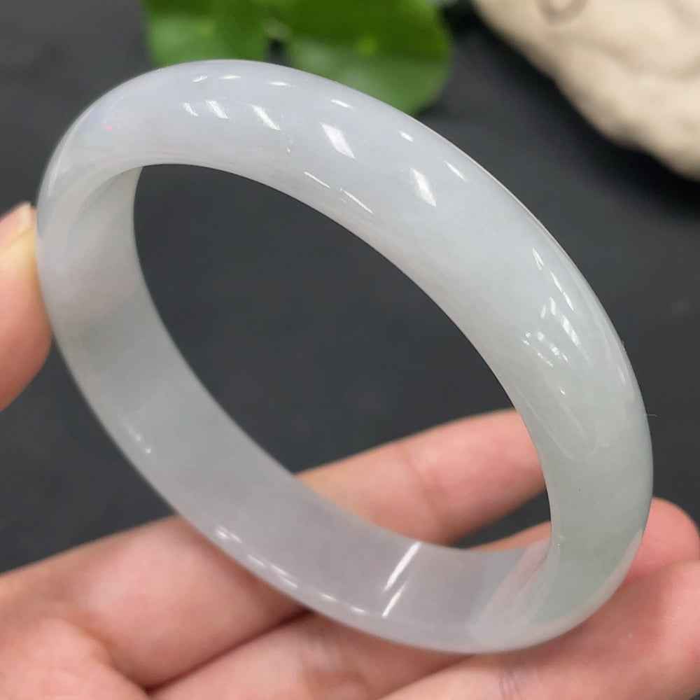 Huiliu HQ jadeite regular bangle featuring smooth, polished green jade with Huiliu certified authenticity.