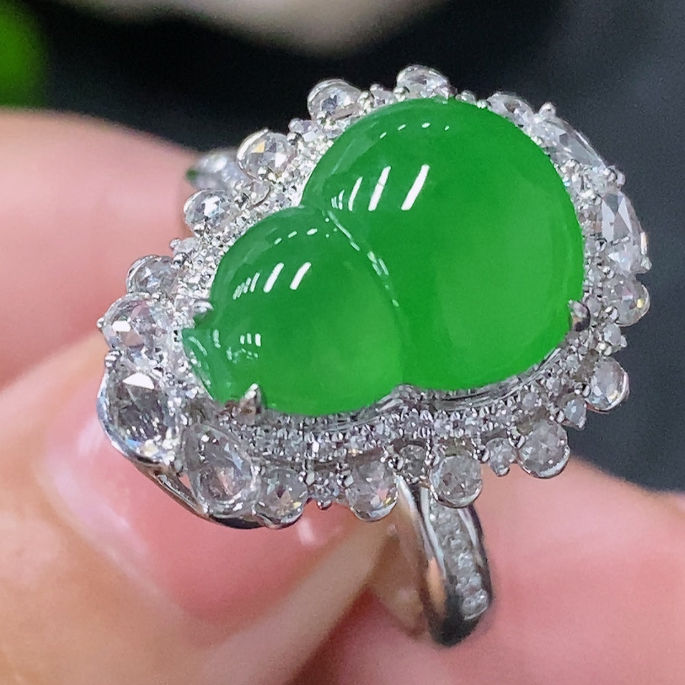 HUILIU HQ jadeite ring and pendant with 18K gold and diamond accents, size 13, showcasing two-way style and elegant craftsmanship.