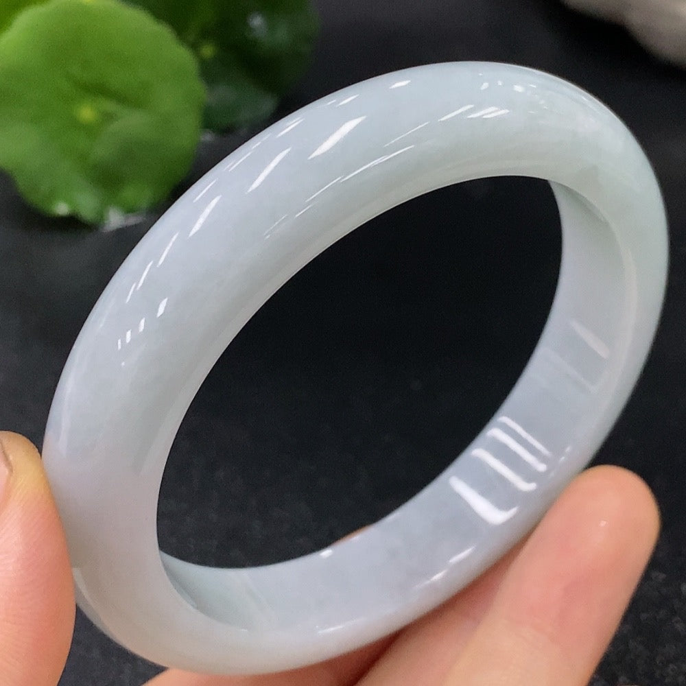 Huiliu certified jadeite round bangle showcasing smooth, polished green jade with natural luster and rich color.