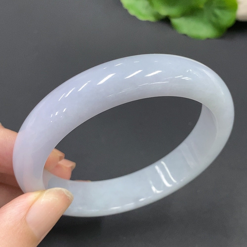 Huiliu HQ Jadeite round bangle crafted from green jade, showcasing smooth, polished surface and traditional round shape.