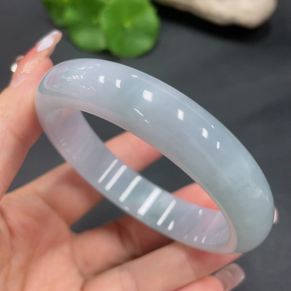 Huiliu Certified Jadeite Round Bangle, smooth green jade bracelet showcasing natural stone translucency and polished finish.