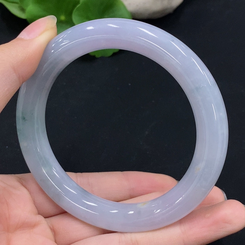 Huiliu Certified Jadeite round bangle with smooth, polished surface showcasing vibrant green jade craftsmanship.