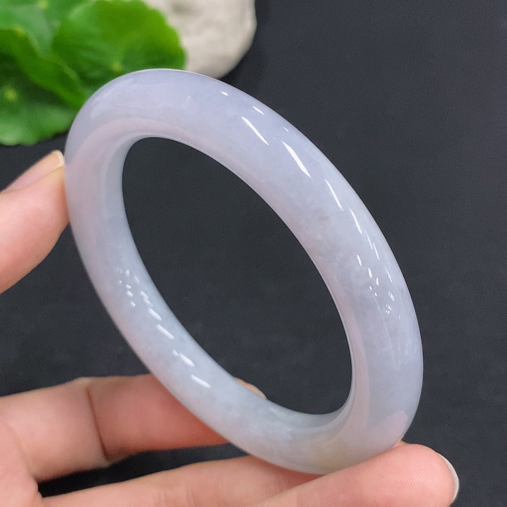 Huiliu Certified Jadeite round bangle featuring smooth, polished jade with a natural green hue and glossy finish.