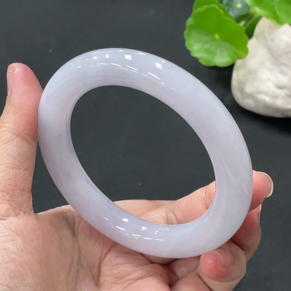 Huiliu HQ Jadeite round bangle,  mm, crafted from high-quality jade, with a smooth polished surface and natural green color.