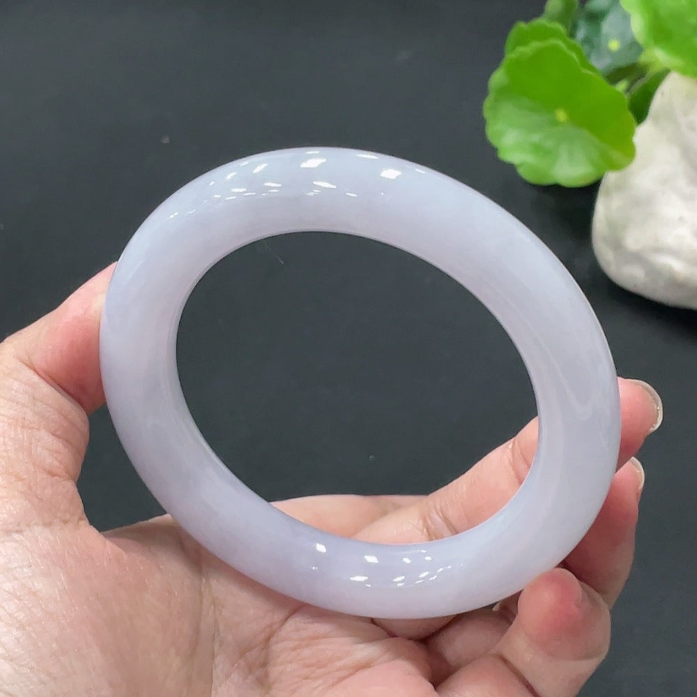 HUILIU HQ Jadeite round bangle, natural jade jewelry with smooth circular design, certified by Huiliu, showcasing vibrant green color.