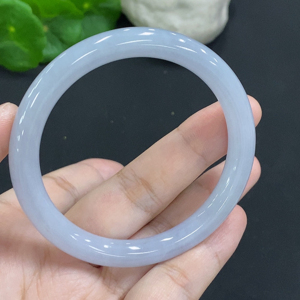 HUILIU HQ jadeite round bangle, size 55, crafted from jade with a total weight of approx. 33.1g, smooth and polished surface.