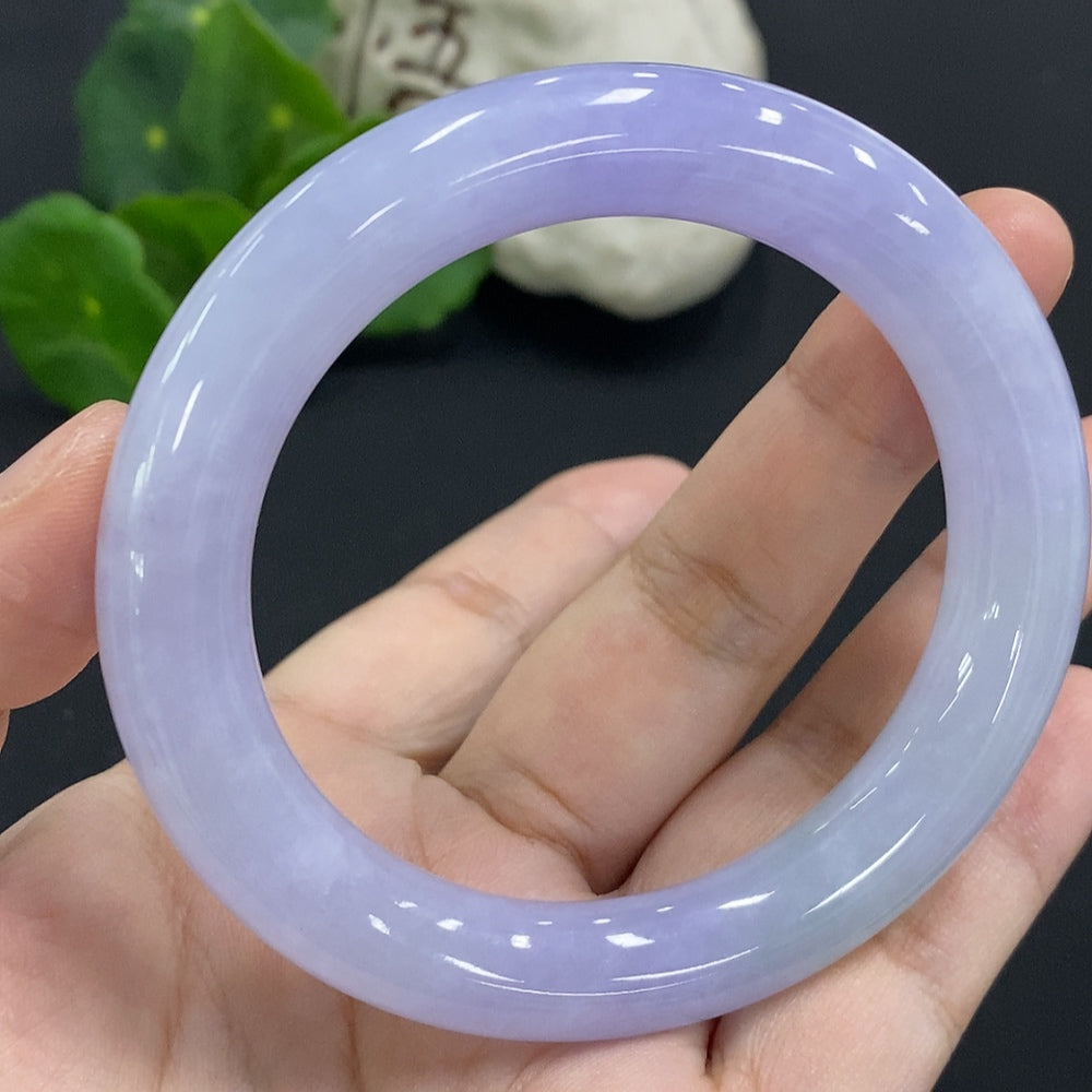 HUILIU HQ jadeite round bangle, size 56.6, crafted from green jade, weighing approximately 66.9g, smooth and polished finish.