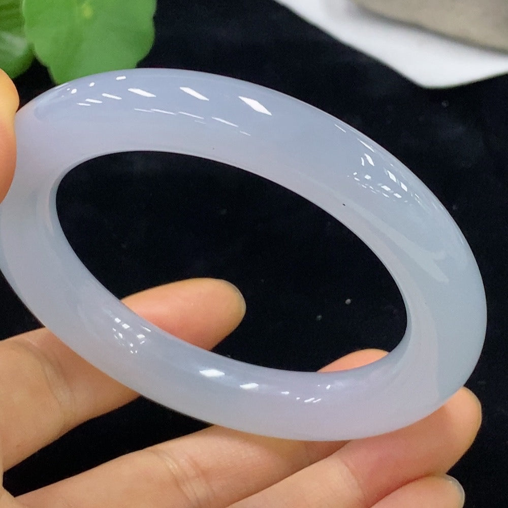HUILIU HQ jadeite round bangle, size 56.7, with a total weight of 72.66g, showcasing smooth, polished jadeite jewelry.