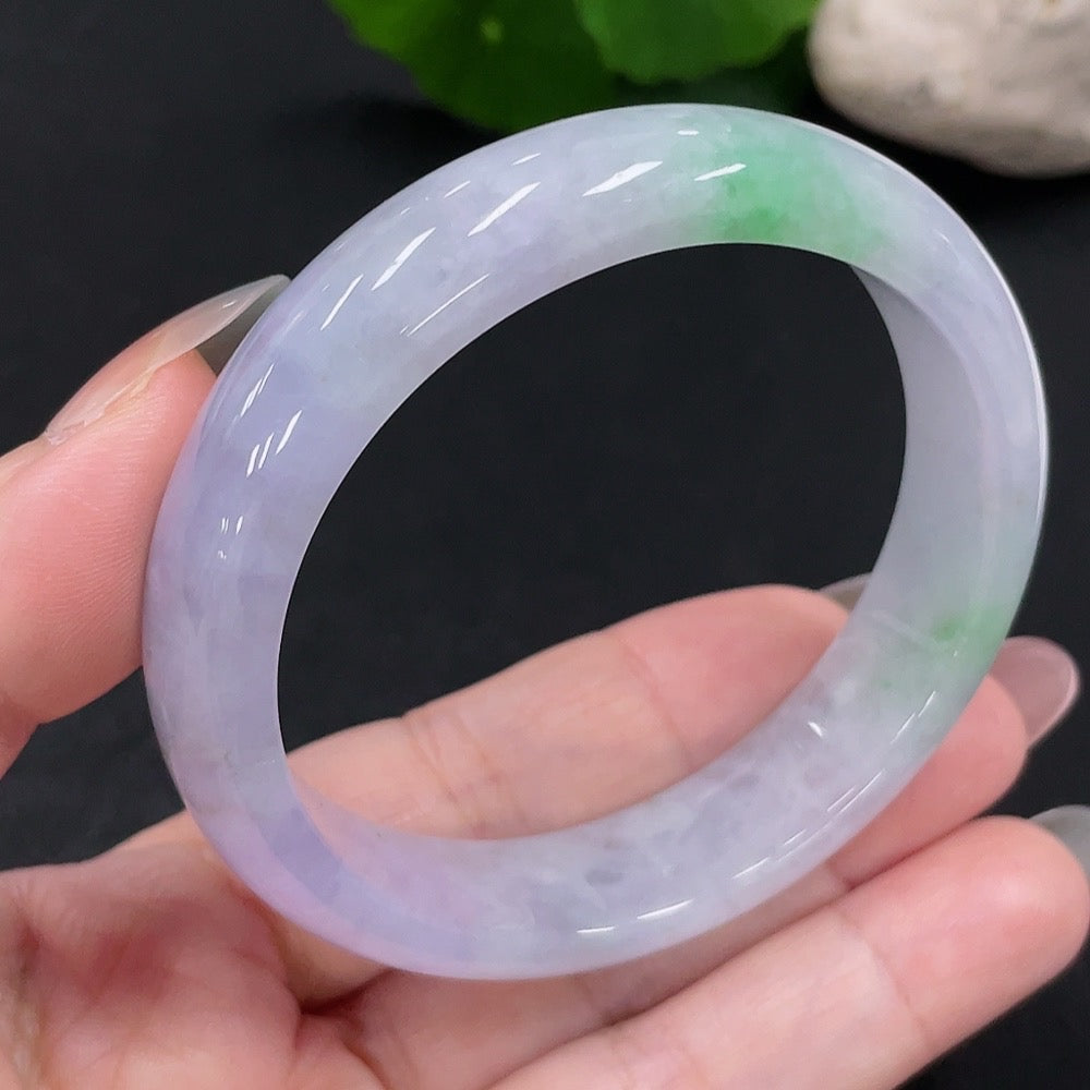 HUILIU HQ jadeite round bangle in size 56, featuring smooth jade surface and weighing approximately 52.3g.