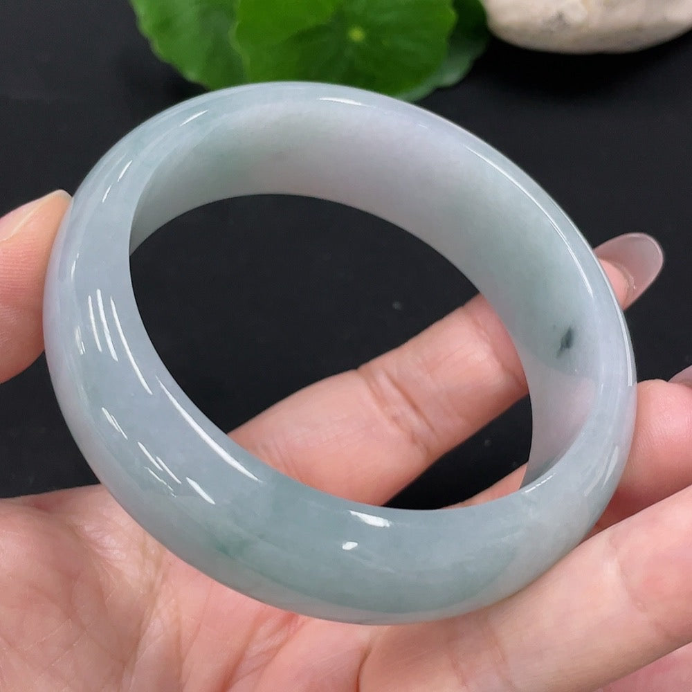 HUILIU HQ jadeite round bangle in size 57, weighing approximately 80.8g, featuring smooth, polished jadeite surface.