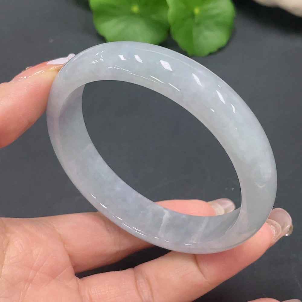 Huiliu HQ Jadeite round bracelet featuring smooth, polished green jade beads, certified authentic jade jewelry.