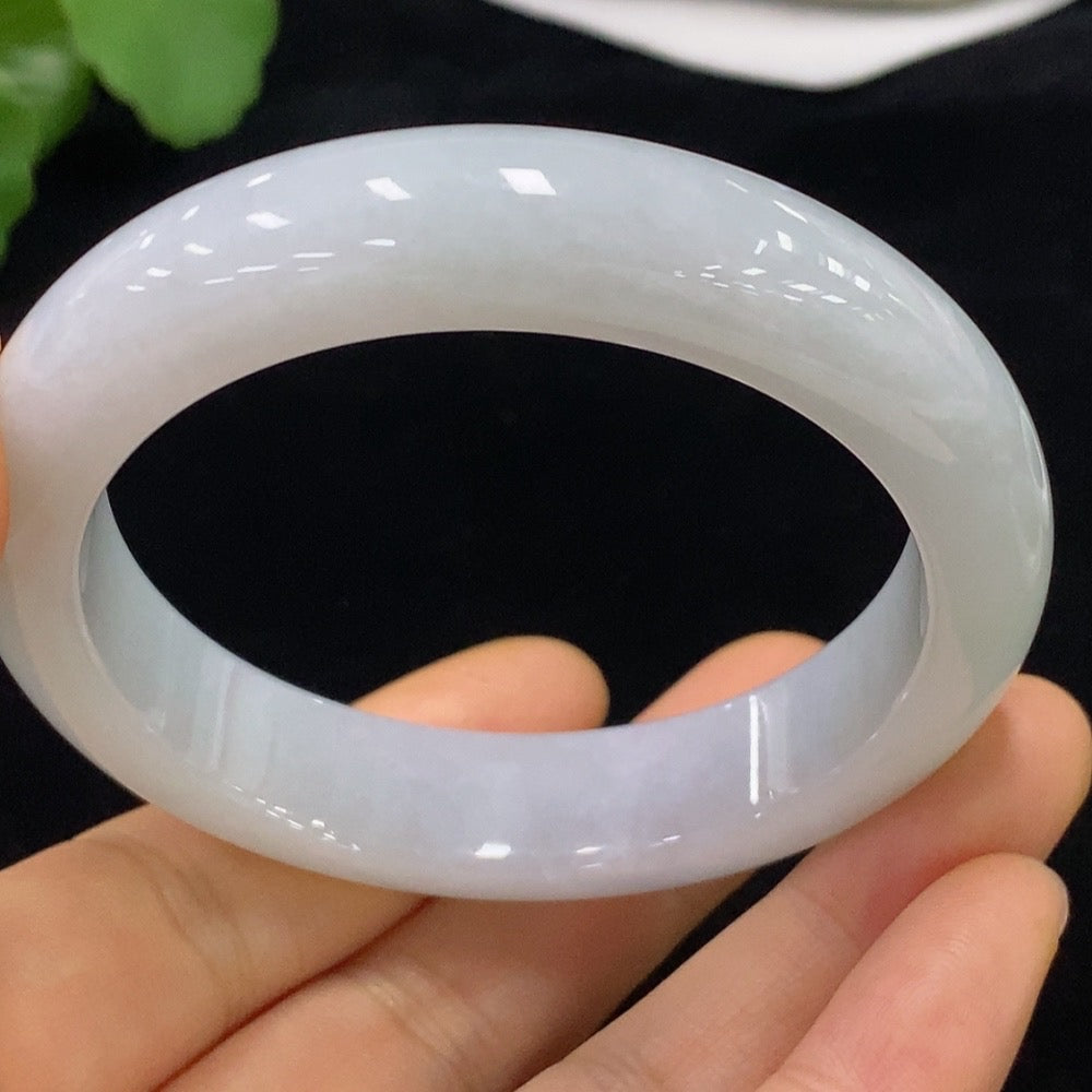 Huiliu HQ jadeite round bracelet featuring smooth, polished green jade stones, certified by Huiliu, on a white background.