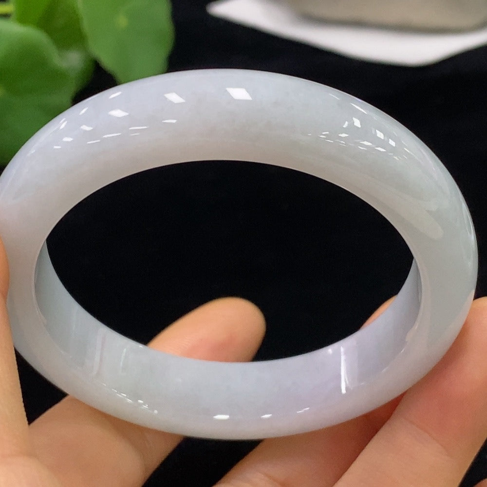 Huiliu HQ jadeite round bracelet featuring smooth, polished jade stones, certified by Huiliu for quality and authenticity.