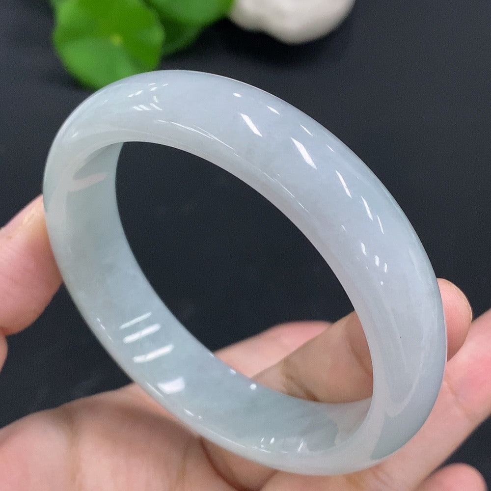 HUILIU HQ jadeite round bracelet, size 58.2, weighing 59.196g, featuring smooth, polished jade stones in natural green hues.