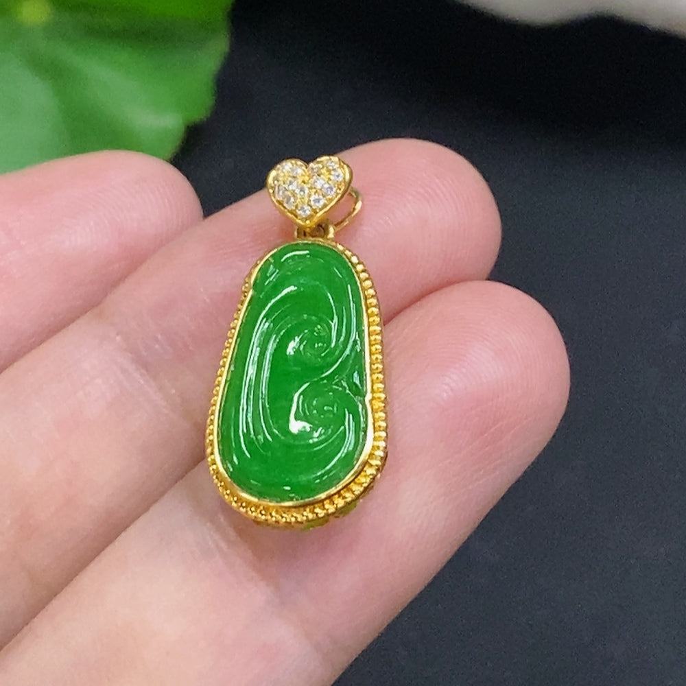 HUILIU HQ jadeite Ruyi pendant in 18K gold with diamond accents, delicately inlaid, weighing approximately 1.5 grams.