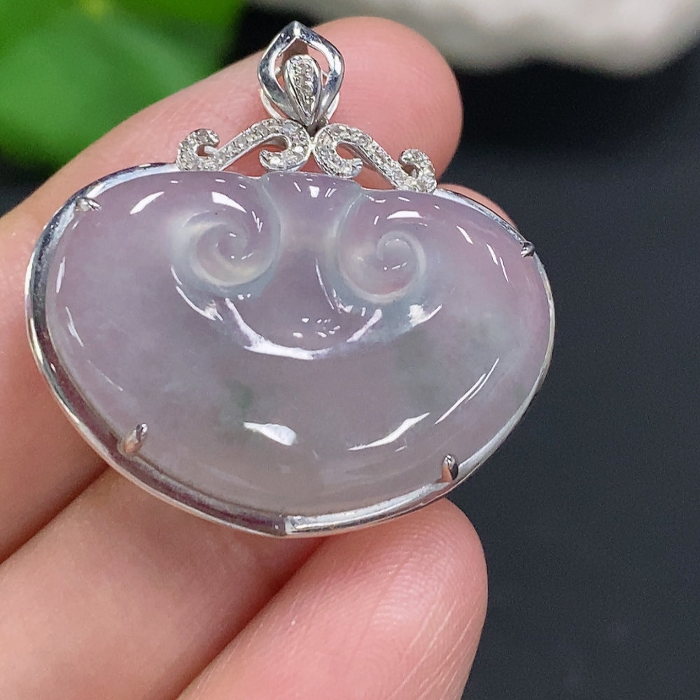 Jadeite Ruyi pendant with 18K gold inlay, crafted by HUILIU HQ, featuring intricate jade design and a total weight of 4.3g.