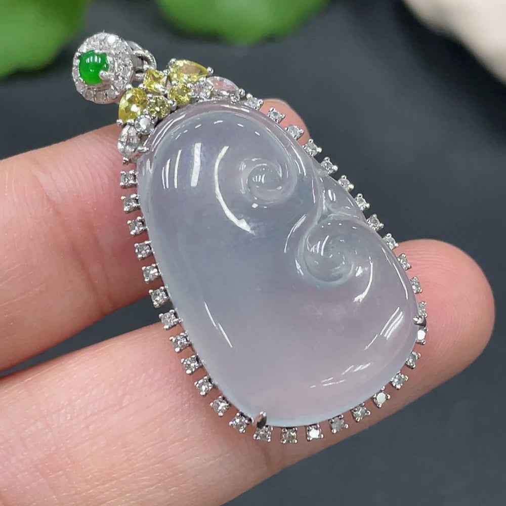 Jadeite Ruyi inlay piece with 18k gold inlay from HUILIU HQ, smooth jade surface, weighs approximately 6.93g.