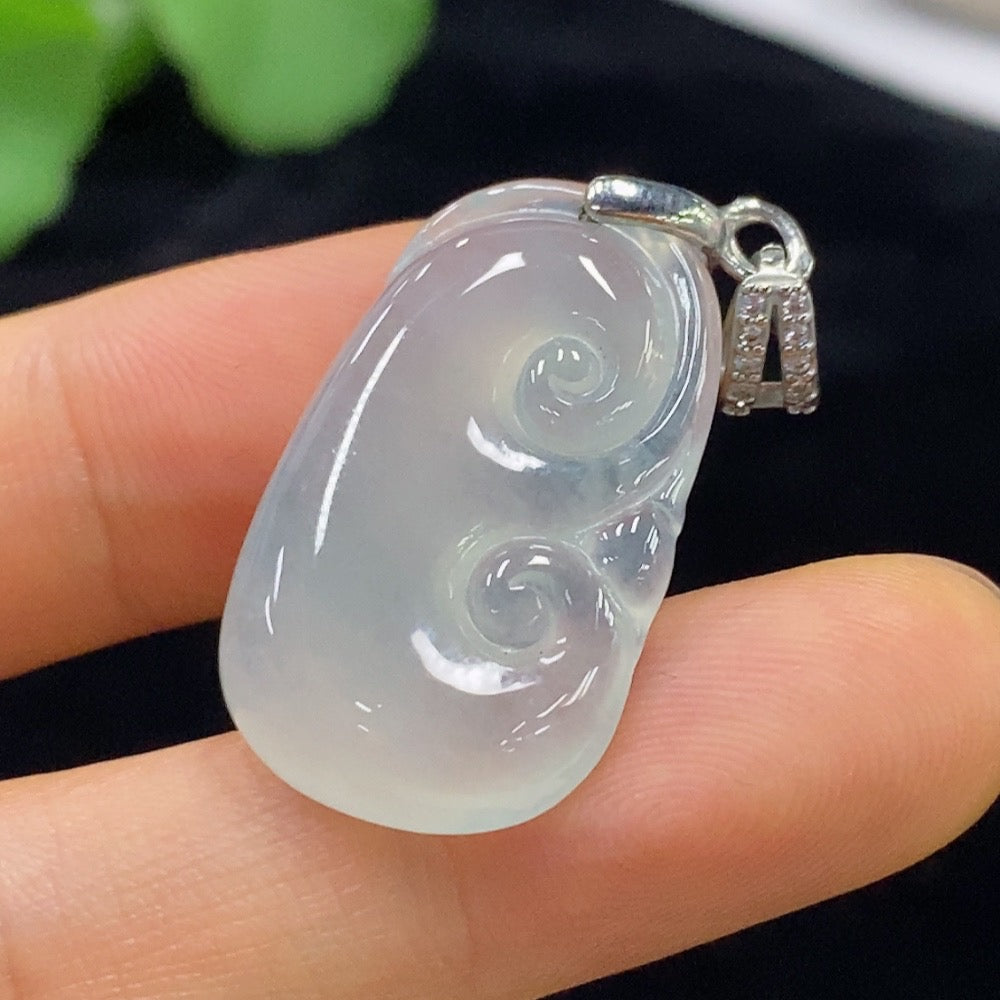 Jadeite Ruyi pendant from HUILIU HQ, non-gold with a total weight of about 5.52g, showcasing smooth jade craftsmanship.