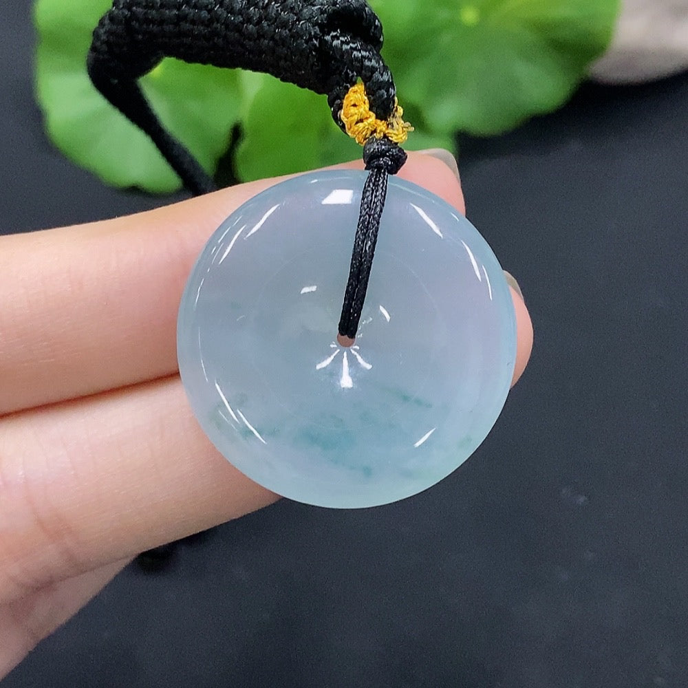 HUILIU HQ jadeite safety buckle pendant, natural green jade with smooth polished surface, weighs approximately 11.8 grams.