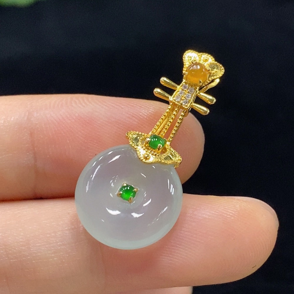 HUILIU HQ jadeite safety buckle pendant with 18K gold, featuring a smooth jade surface and detailed gold clasp, weighs approx. 3.24g.