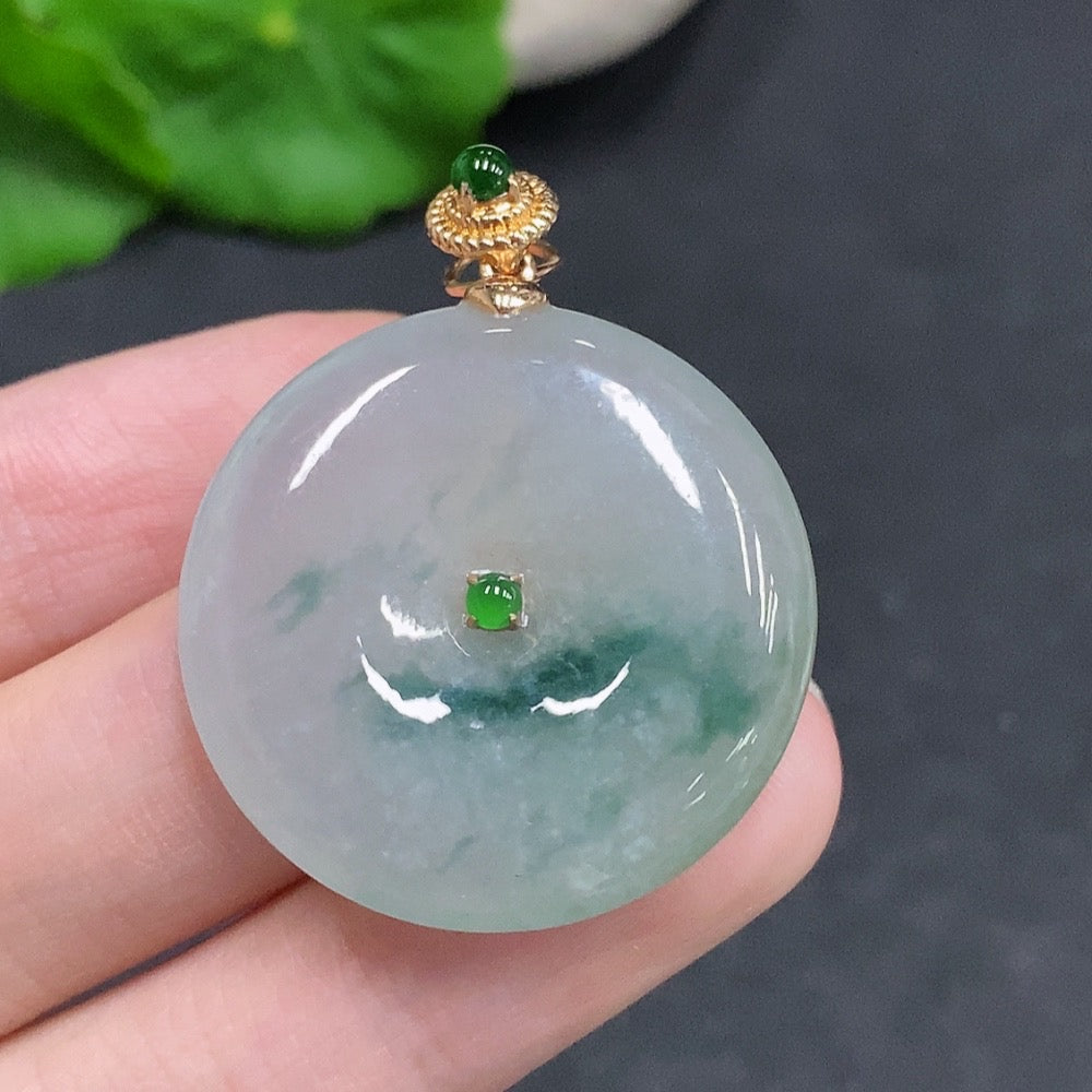 Huiliu HQ jadeite safety buckle with clasp, crafted from smooth green jade, featuring a secure clasp for jewelry or accessories.