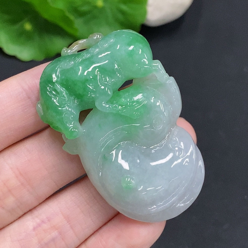 Huiliu HQ Jadeite Turn the Tide pendant featuring a polished jadeite jade pendant with intricate design and certification marking.