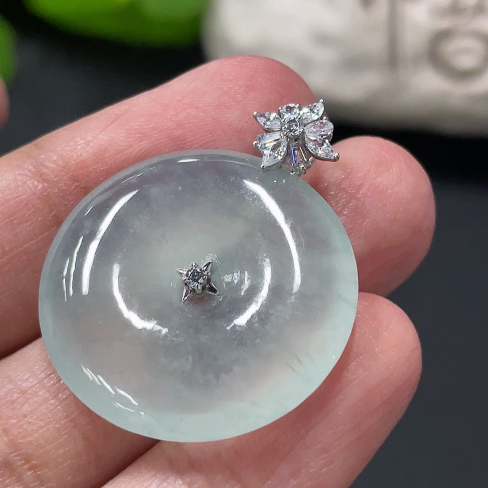 HUILIU HQ jadeite Peace Knot pendant featuring a smooth, polished green jade pendant with intricate knot design on a white background.