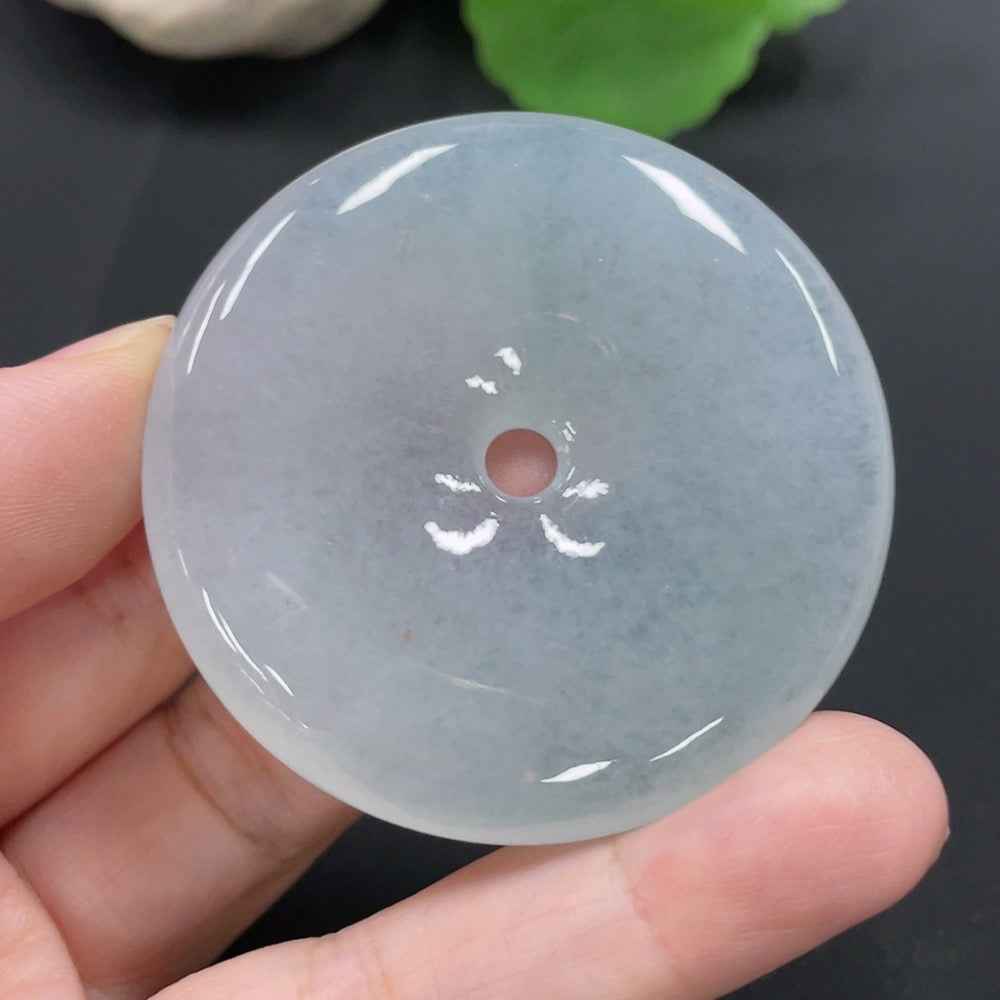 HUILIU HQ jadeite Peace Knot pendant, intricate jade jewelry with natural green jade, weighing 46.957g, elegant and polished.
