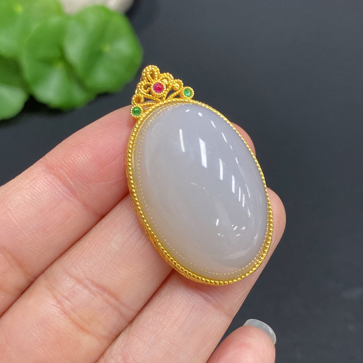 Natural Grade A jadeite pendant with gold-plated inlay, crafted by HUILIU HQ, weighs approximately 11.2g, Huiliu certified.