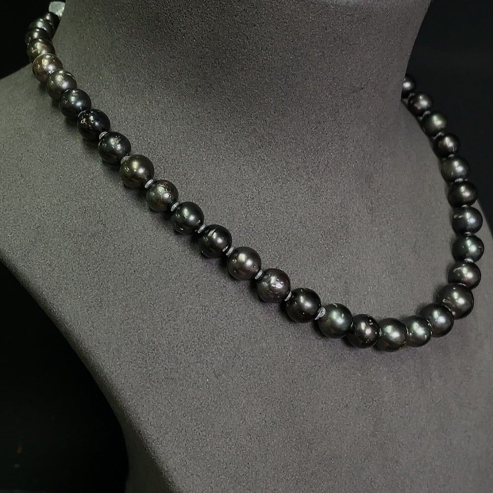 Natural Grade A Jadeite seawater pearl strand with 8.1mm pearls, non-gold setting, HUILIU Certified, about 40.03g, color and origin undetermined.