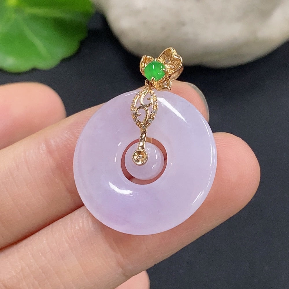 Jadeite mother-and-child clasp pendant set in 18K gold with diamond accents, featuring a polished jadeite stone and delicate chain.