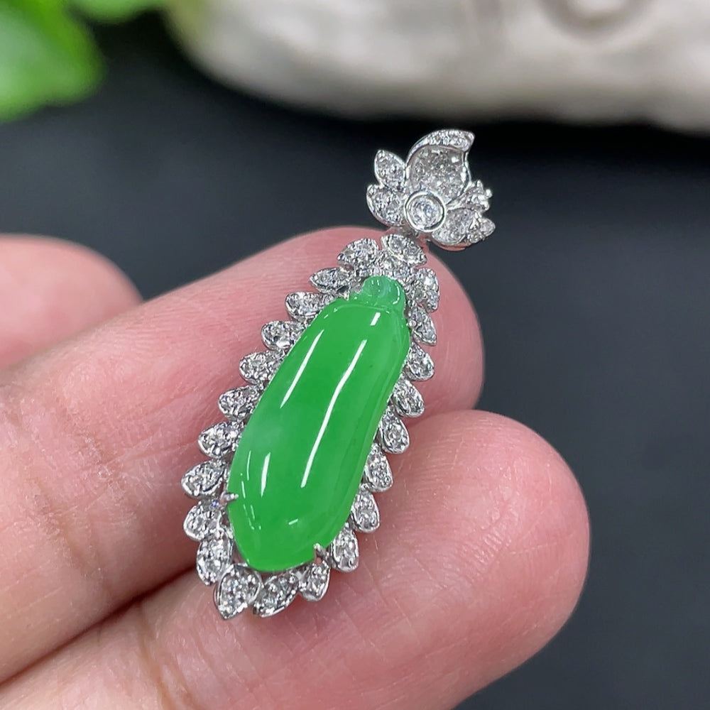 Jadeite Blessing Melon Pendant with 18K Gold and Diamond Accents, Total Weight Approx. 2.28g