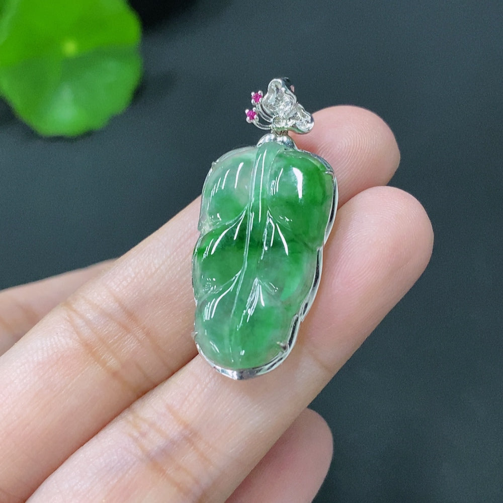 Jadeite Leaf Inlaid Pendant 18k Gold Inlaid Total Weight Approx. 2.9g