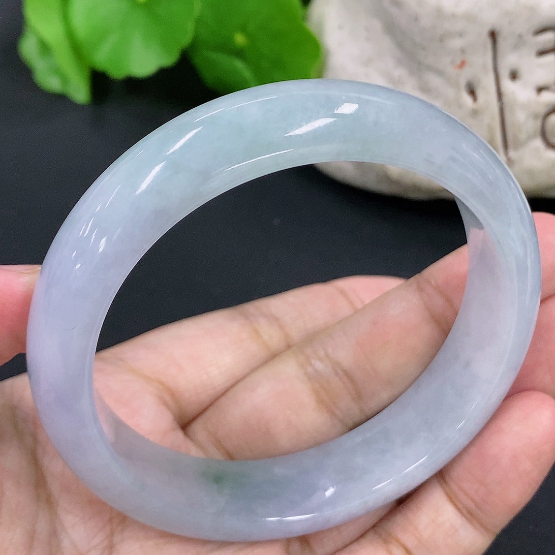 Jadeite round bracelet with a 58.1mm size and 61.85g weight, featuring smooth jadeite beads, by HKHQ.
