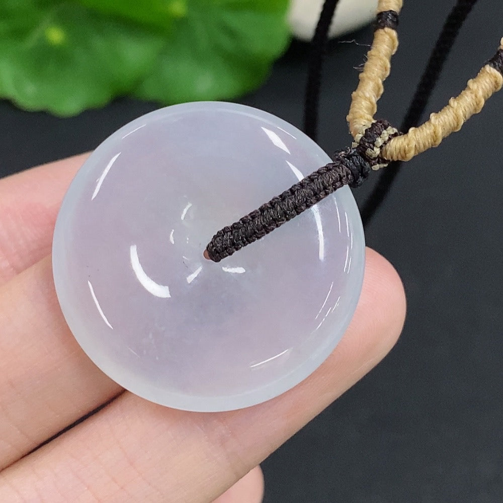 Jadeite Peace Knot, total weight approx. 12.6g (including rope weight)