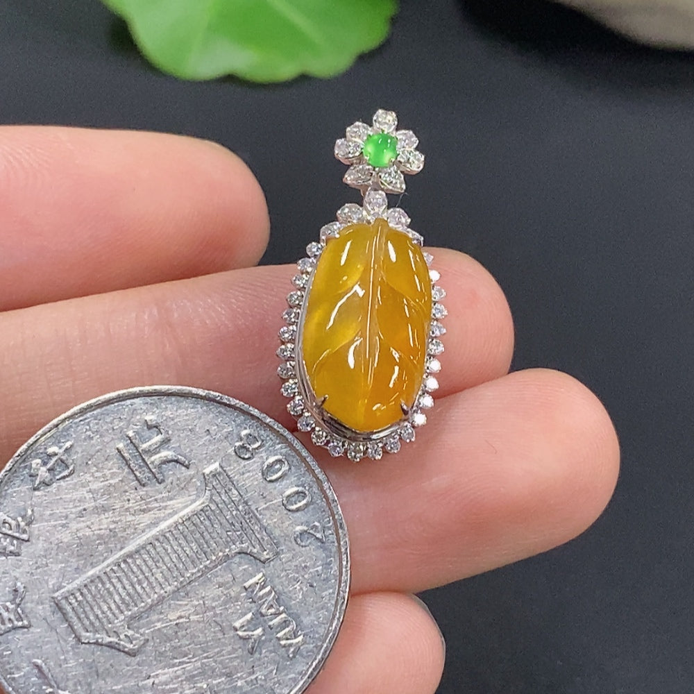 Jadeite Leaf Inlaid Pendant 18K Gold (Non-Diamond)