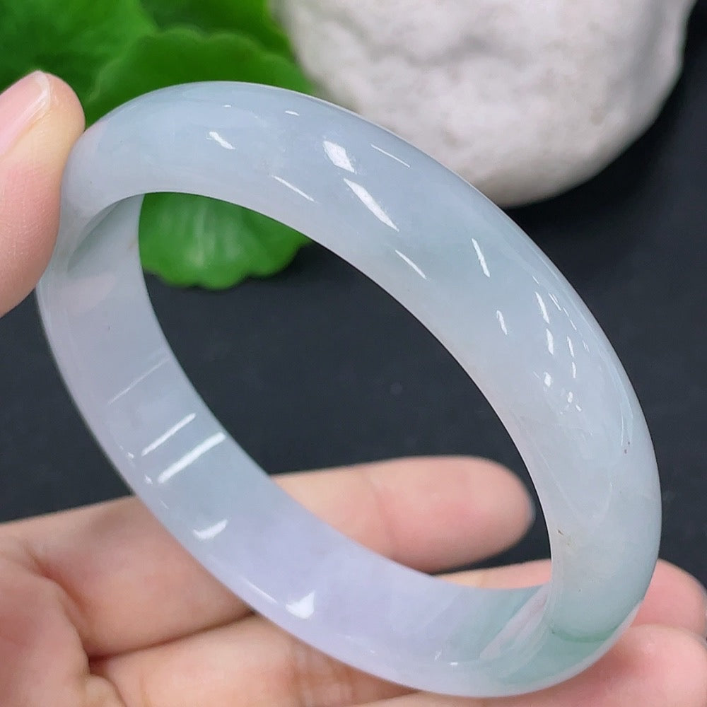 Jadeite round bracelet with 54.8mm diameter, weighing approximately 42.48g, featuring smooth, polished green jade beads.