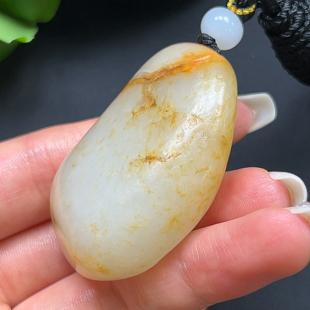 Hetian Jade Guanyin Pendant, color origin undetermined, including rope