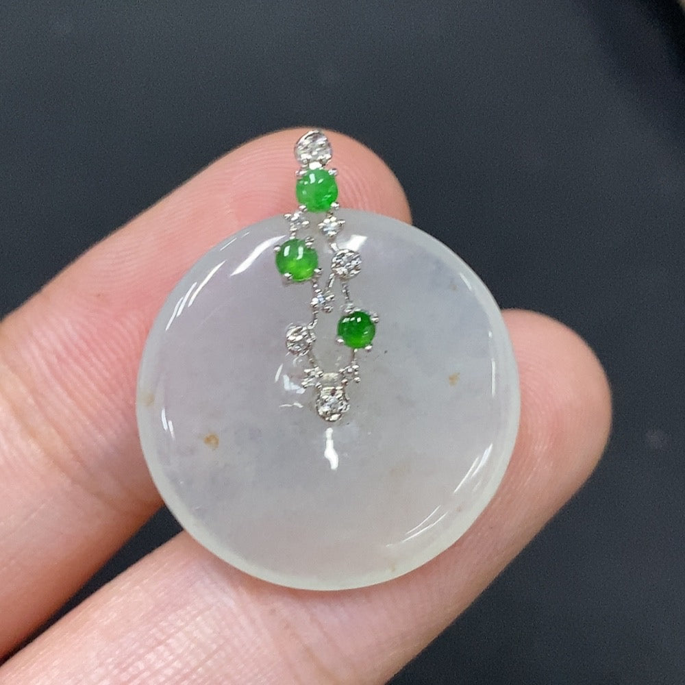 JadeitePeace Pendant with 18K Gold, Total Weight Approximately 3.74g