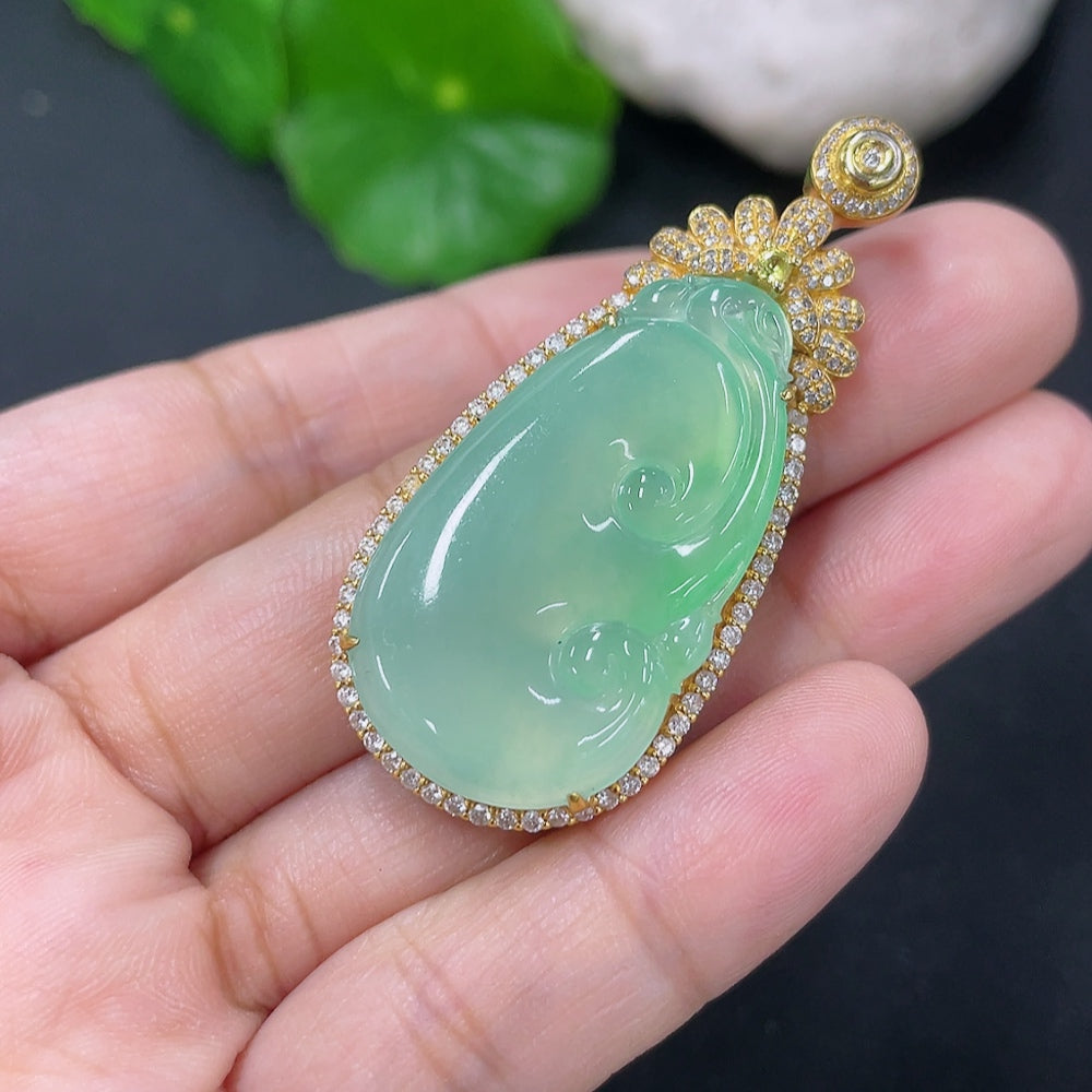 Jadeite Ruyi Inlaid Pendant 18K Gold Total Weight Approx. 10.9g (Colorless Accent Stones Are Diamonds)