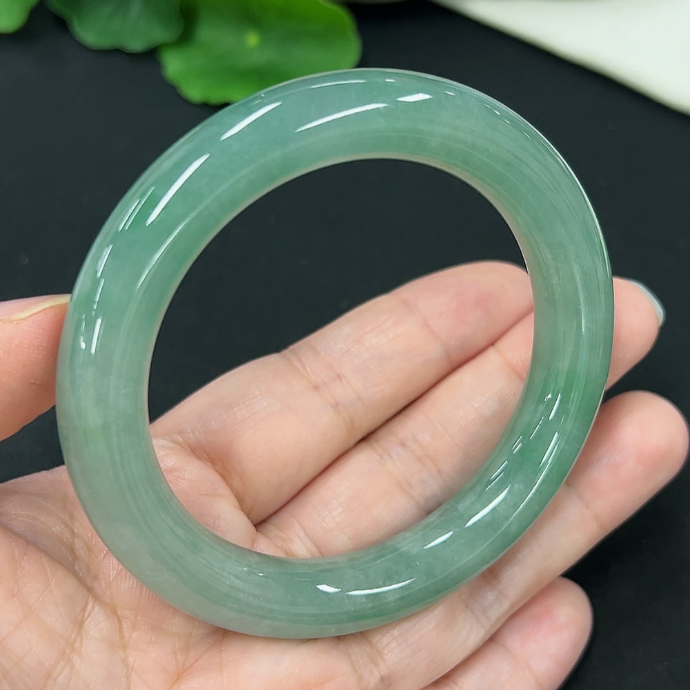 HKHQ jadeite round bangle with size 54.3 and weight 58.4g, featuring smooth polished jade surface and circular design.