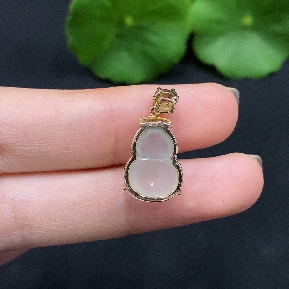 Jadeite Gourd Inlaid Pendant 18K Gold Total Weight Approx. 2.15g