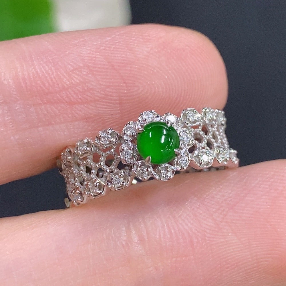 Jadeite Cabochon Ring with 18k Gold, Total Weight Approx. 2.7g, Size 13, Accented with Diamonds