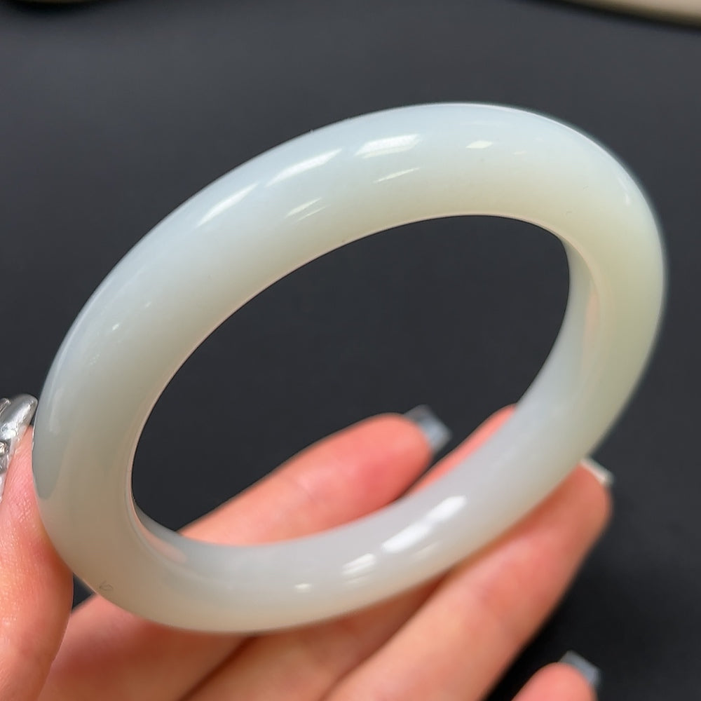 Round Hetian Jade bracelet with a 60.8mm diameter and 65.3g weight, featuring smooth, polished green jade beads.