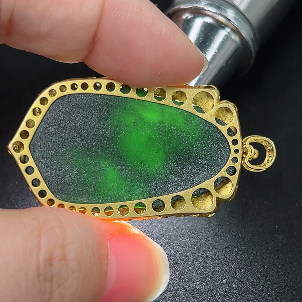 Jadeite Dragon Pendant with 18K Gold (Set with Colorless Diamonds)