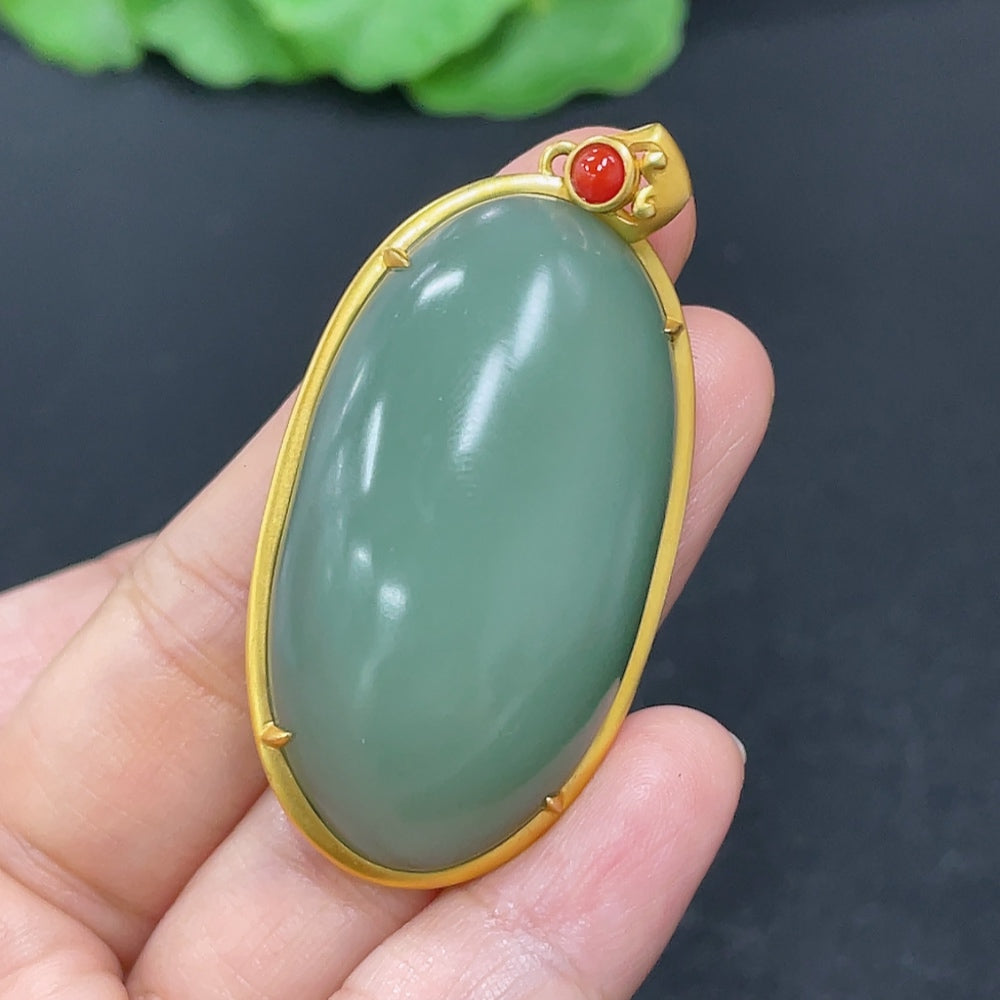 Hetian Jade cabochon pendant necklace by HKHQ featuring 18K gold setting and beads, with a total weight of 21.2 grams.