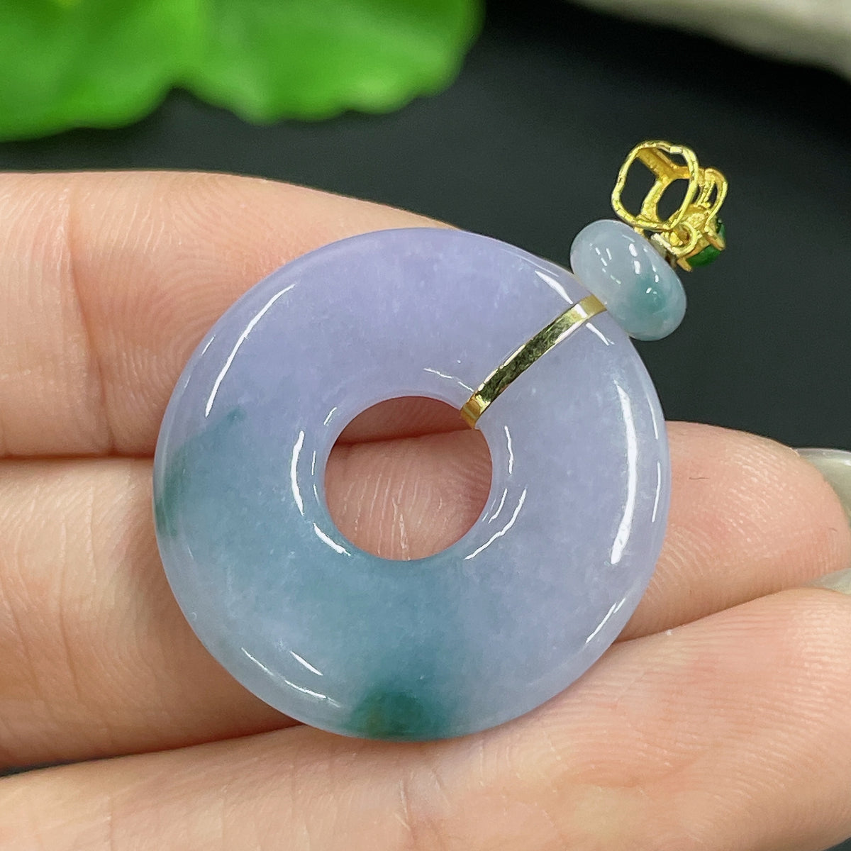 Jadeite pendant with 18k clasp, featuring a smooth green jade piece, weight approx. 4.5g, displayed on a neutral background.