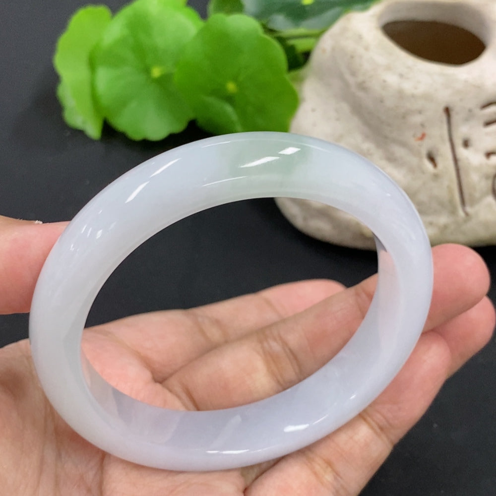 HKHQ jadeite round bracelet weighing 53.57g with a 55.7mm size, featuring smooth, polished jadeite beads.