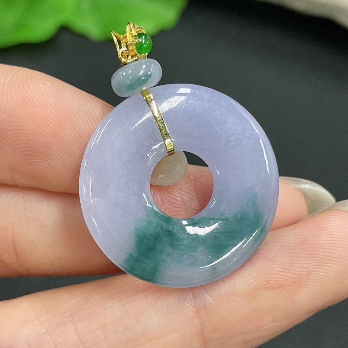 Jadeite pendant with 18k clasp, showcasing smooth green jade stone, weight approximately 4.5g, from HKHQ.
